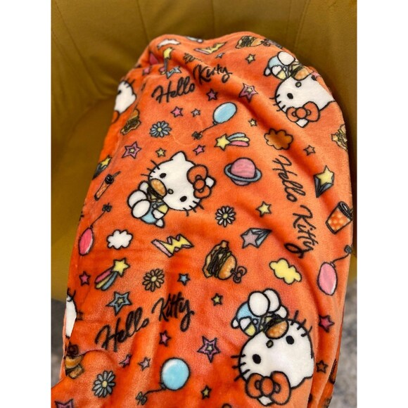 Hello Kitty Plush Throw Blanket - Picture 5 of 6
